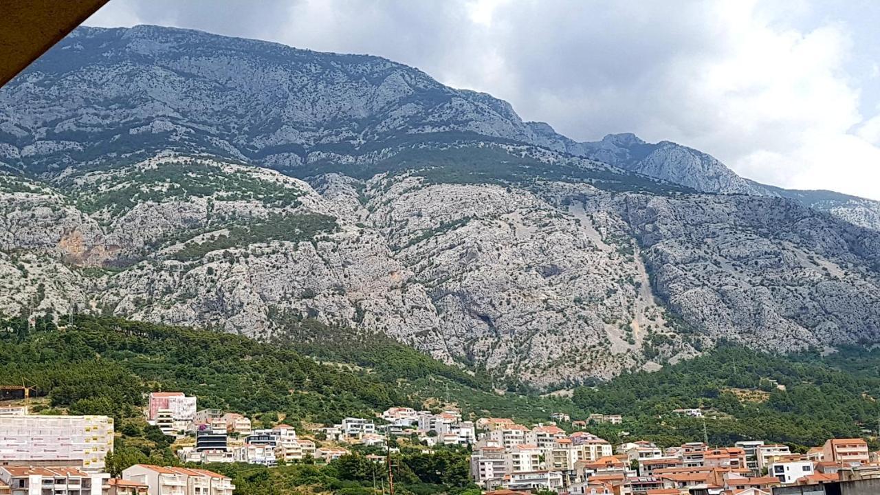 Elda * Makarska